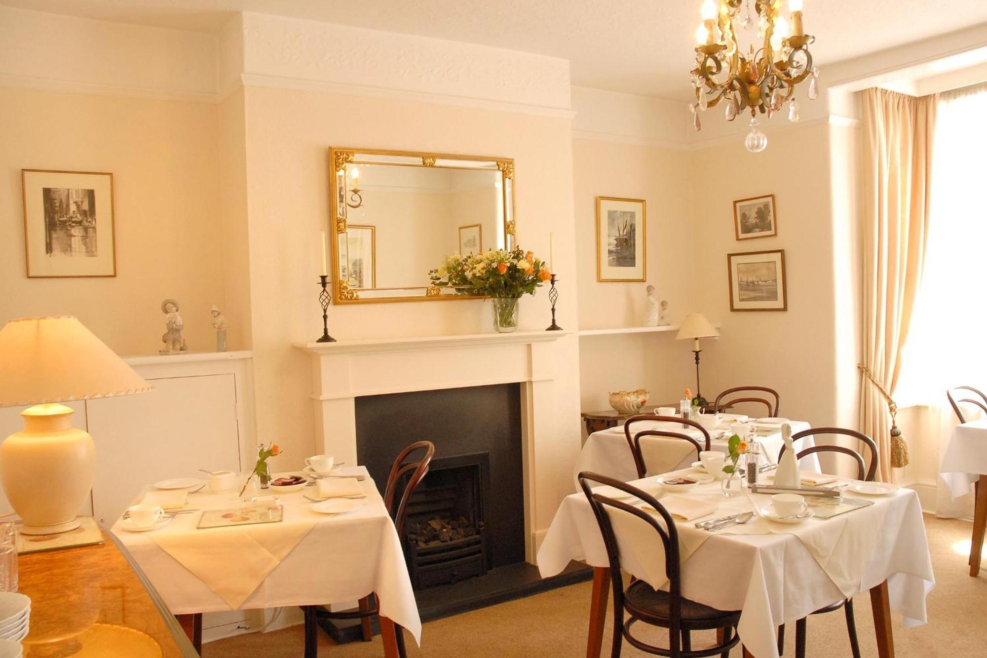 Courtland Hotel Stratford-upon-Avon Exterior photo