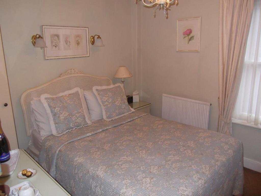 Courtland Hotel Stratford-upon-Avon Room photo