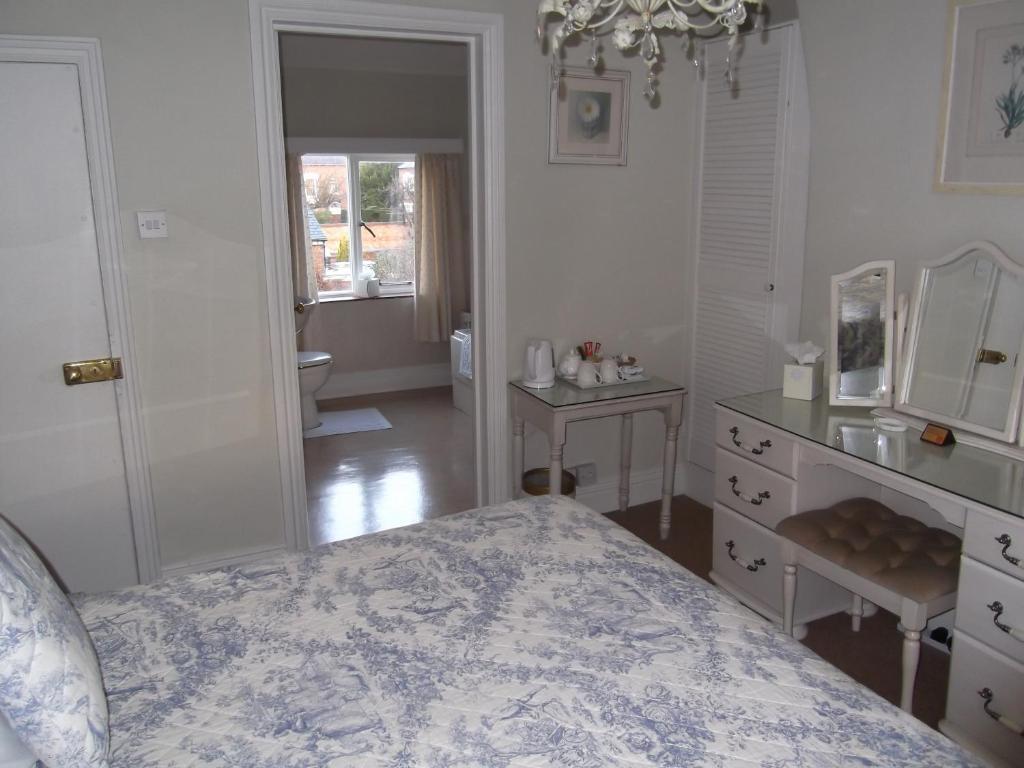 Courtland Hotel Stratford-upon-Avon Room photo