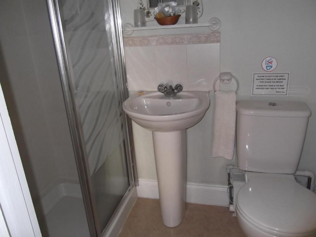 Courtland Hotel Stratford-upon-Avon Room photo