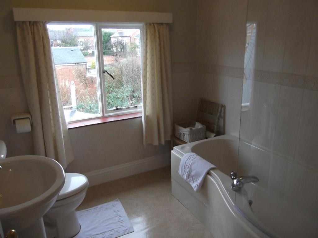 Courtland Hotel Stratford-upon-Avon Room photo